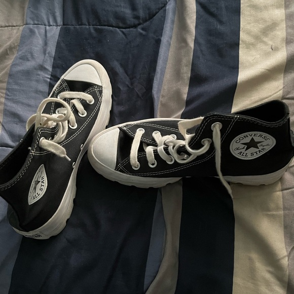 Chuck Taylor Platform Converse - Picture 3 of 3